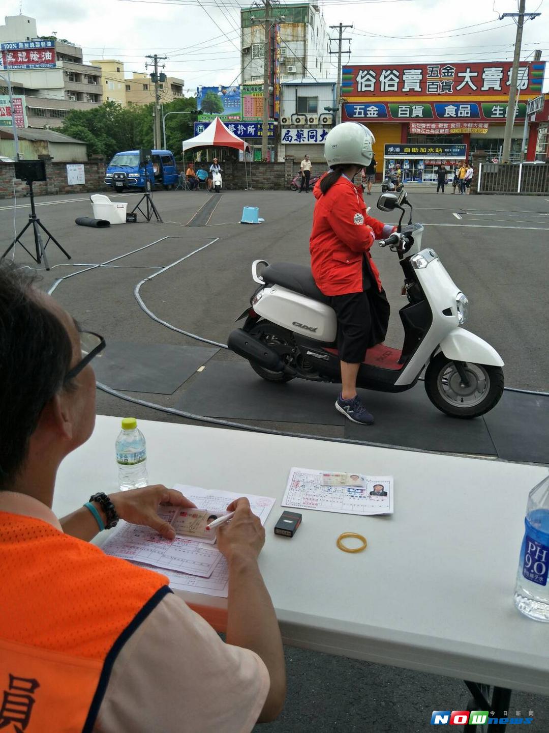 溪湖鎮公所向彰化監理站申請揪團下鄉機車考照，及格率六成一。（圖／記者陳雅芳攝，2017.8.8）