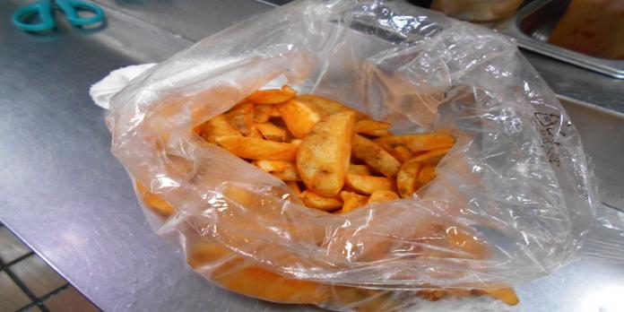 台南市衛生局呼籲民眾，馬鈴薯發芽及變綠，請勿食用。（圖／南市衛生局提供，2017.08.08）