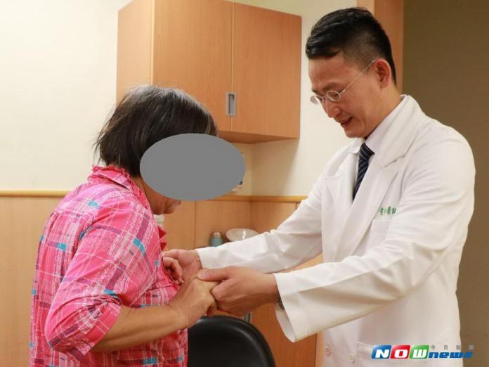 婦罹罕見「後縱韌帶鈣化」險癱瘓　幸手術復健後已能行走
