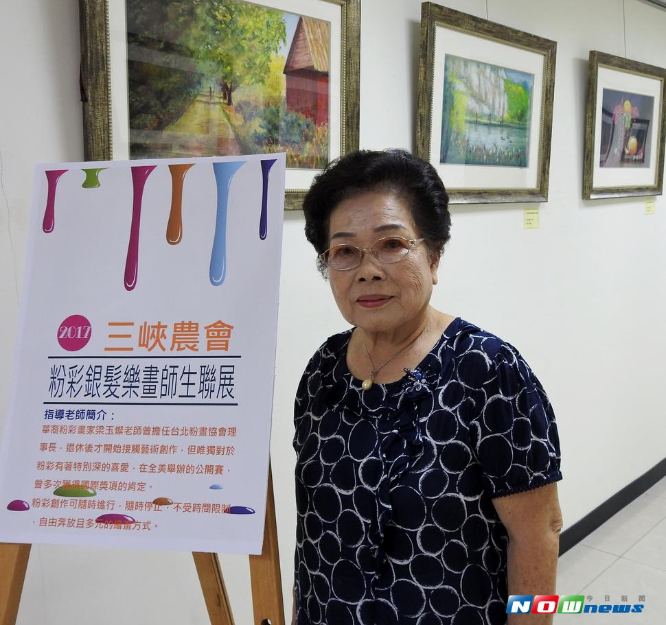 81歲的葉英嬌在三峽戶所擔任志工長達14年，同時也是一名素人粉彩畫家。（圖／記者陳志仁攝，2017.08.04）