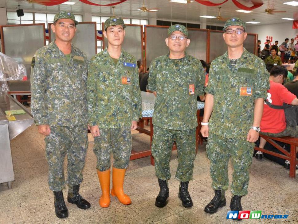 圖說：完成此次教召的四位主要幹部─右起指揮官鄭光展、副指揮官巫建輝、營長楊若君、營輔導長蔡承瑋。（圖／記者郭政隆攝影2017.8.4）