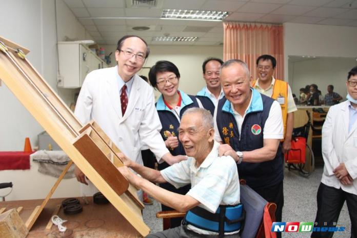 視察衛福部苗栗醫院整建工程　徐耀昌慰問病患
