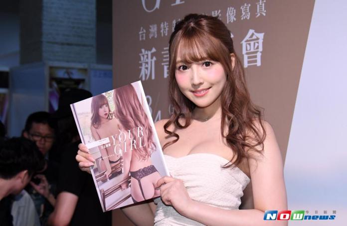 曾為SKE48成員、被譽為「成人界新任女帝」的三上悠亞，為了台灣特制限定影像寫真《YOUR GIRL》，特地來台與粉絲見面並出席簽書會。（圖／記者林調遜攝，2017.8.4）