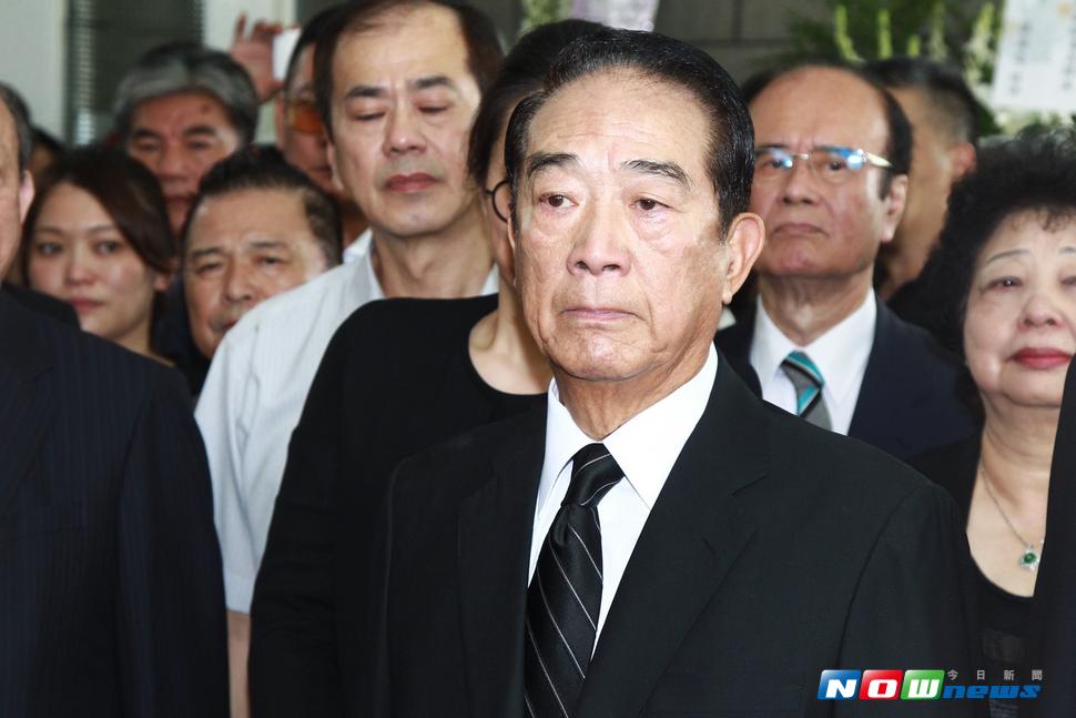 親民黨主席宋楚瑜淚眼參加前親民黨副祕書長劉文雄葬禮。（圖／葉政勳攝 , 2017.08.03）