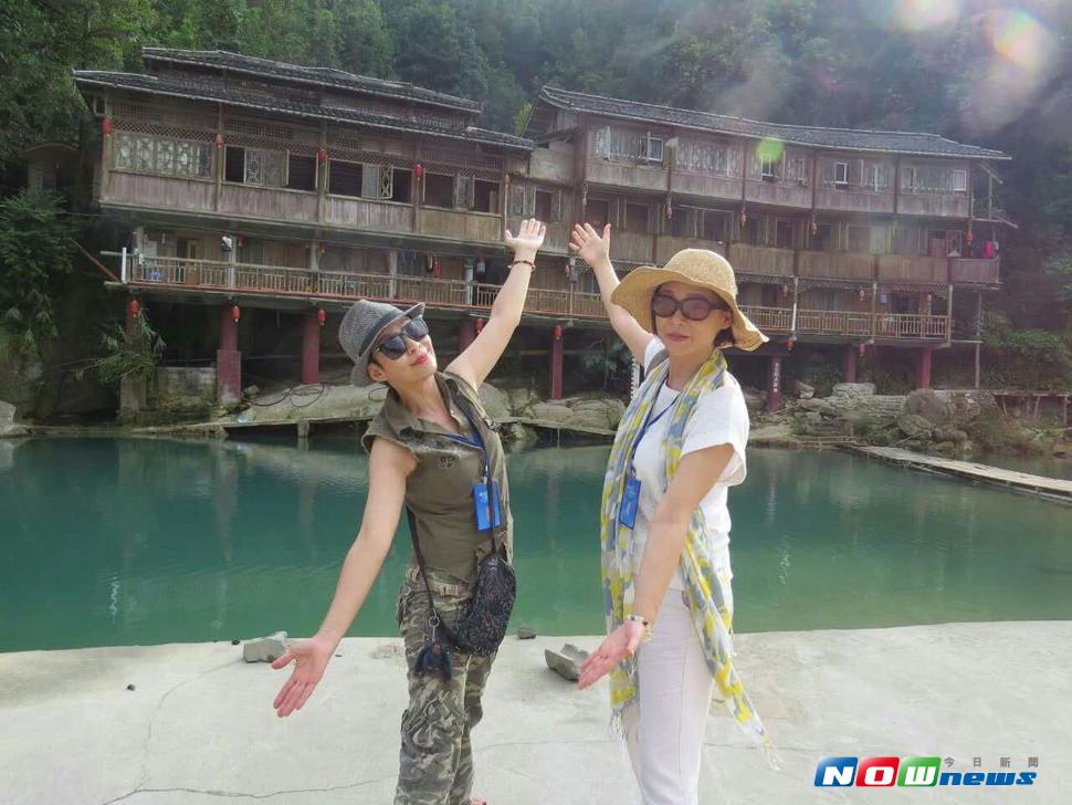 ▲李秀媛（左）與張月麗同遊廣西，欣賞甲天下的山水美景。（圖／公關照，2017.08.03）