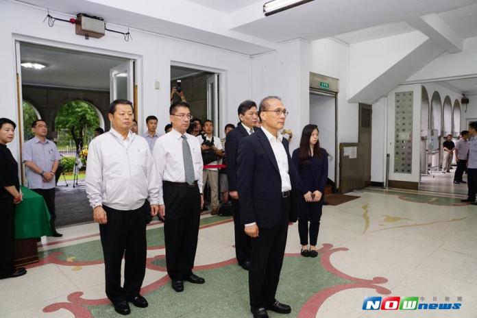 親民黨副祕書長劉文雄日前不幸病逝，今日包含總統蔡英文、桃園市長鄭文燦、新北市長朱立倫、行政院長林全等人，均往劉於台北清真寺的喪儀默哀致意。（圖／親民黨提供）