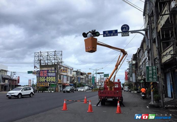 雙颱肆虐　屏交通隊停休全力搶修受損號誌
