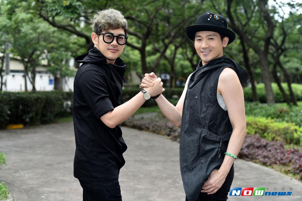 男團「51」易桀齊、伍冠諺嘗試電音專輯《不是讓你哭的情歌》也是最後一張實體專輯。（圖／記者林柏年攝，2017.8.02）