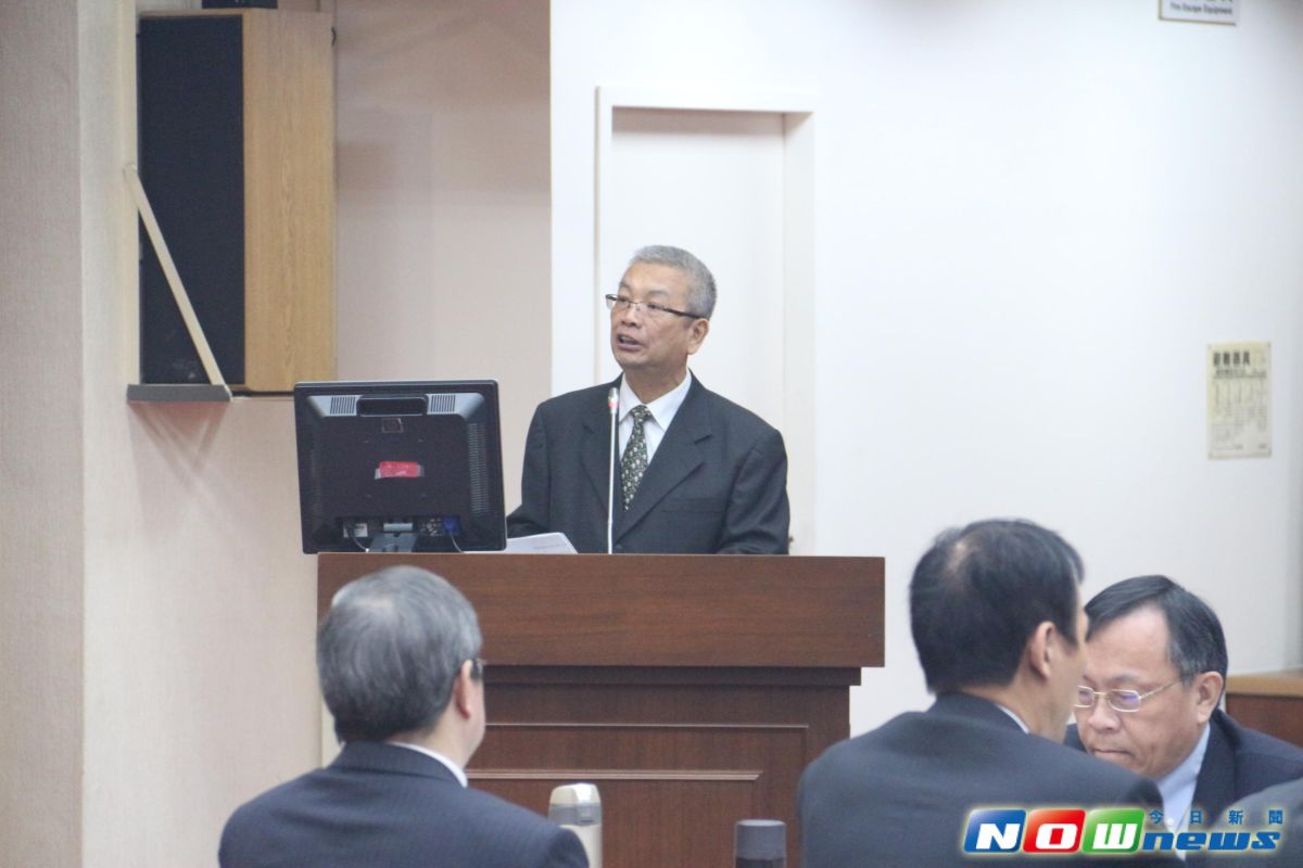 ▲財政部長許虞哲日前被立委質詢財政部超徵900億元，卻不還稅於民，許虞哲和國庫署表示，財政上仍然是赤字，但未來有望減輕。（圖／NOWnews資料照）