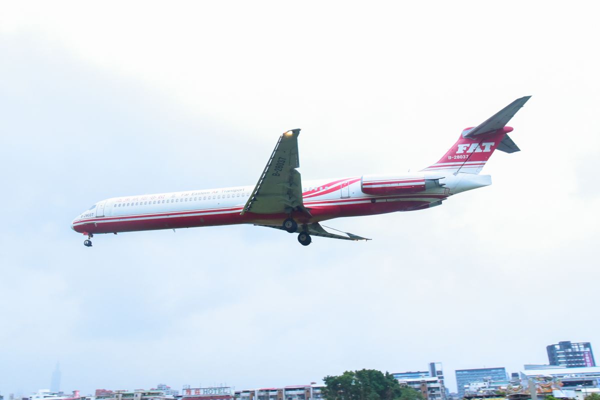 ▲因應輕颱天鴿來襲，遠東航空6航班異動。（圖／NOWnews資料照）