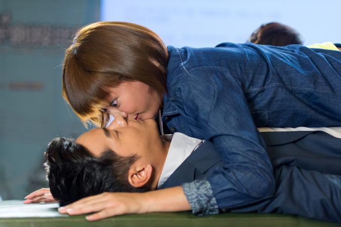 ▲宥勝（下）與孟耿如在2014年拍攝《22K夢想高飛》，戲裡親密戲不少。如今遭爆宥勝積極追求她。（圖／資料照）
