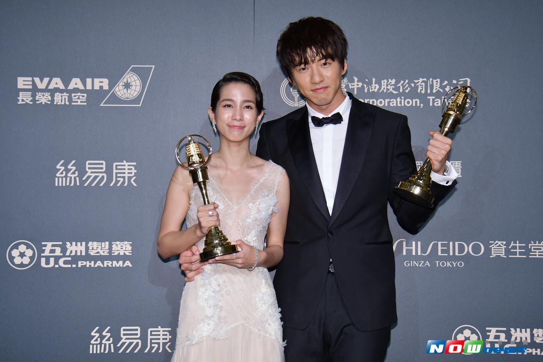 ▲溫貞菱（左）、傅孟柏獲得迷你劇集女主角獎與迷你劇集男主角獎。（圖／攝影中心攝 , 2017.09.30）