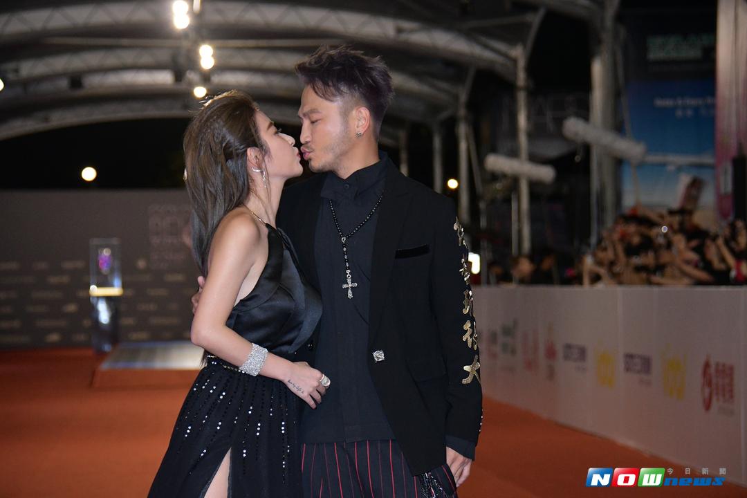 ▲kid（右）與許維恩攜手走紅毯。（圖／攝影中心攝 , 2017.09.30）