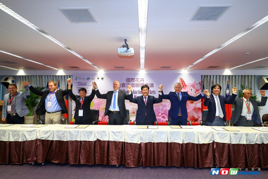 ▲全球第一個「國際花卉拍賣市場聯盟」，齊聚台中簽署合作備忘錄。（圖／市政府提供 , 2017.9.30）