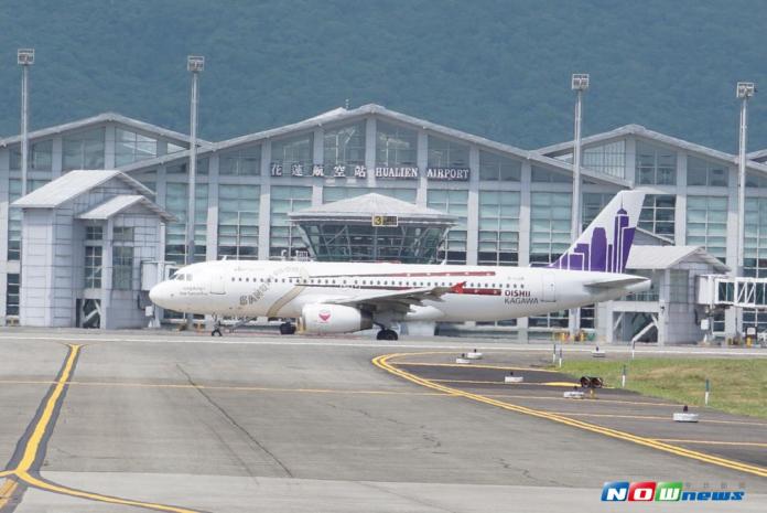 ▲廉航香港快運班機在花蓮機場準備起飛。（圖／記者呂炯昌攝 ）