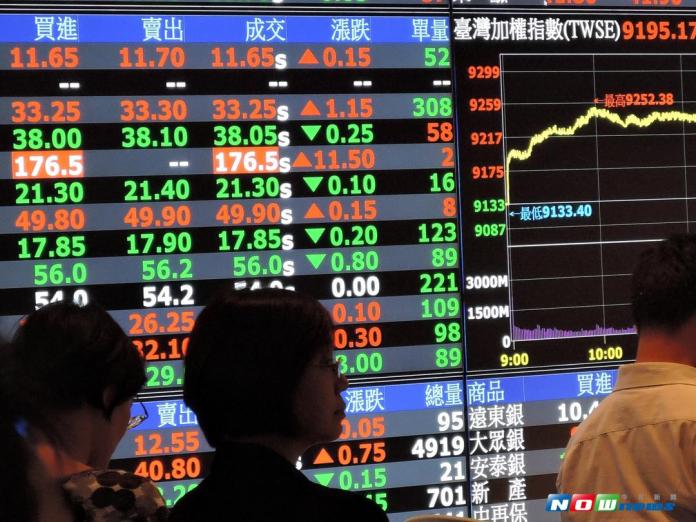 ▲台股 9 月 29 日開盤漲 23.24 點，加權股價指數以 10319.69 點開出，早盤呈現橫盤整理。（圖／NOWnews 資料照片）