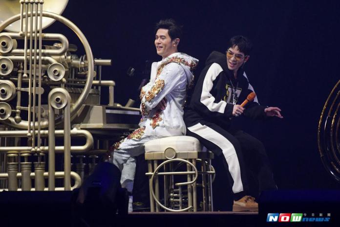 ▲蕭敬騰（右）驚喜擔任周杰倫在台北首場演唱會嘉賓。（圖／記者葉政勳攝 , 2017.09.28）