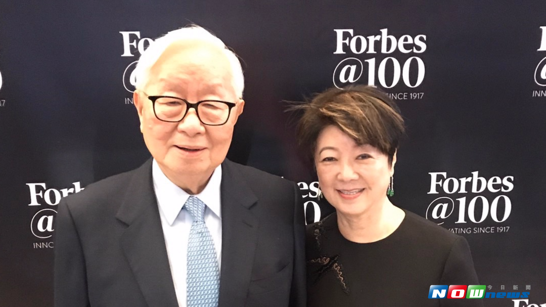 ▲台積電董事長張忠謀、夫人張淑芬均為國發會主委陳美伶舊識，張忠謀今日特地前往國發會為陳美伶加油打氣。（圖／台積電提供）