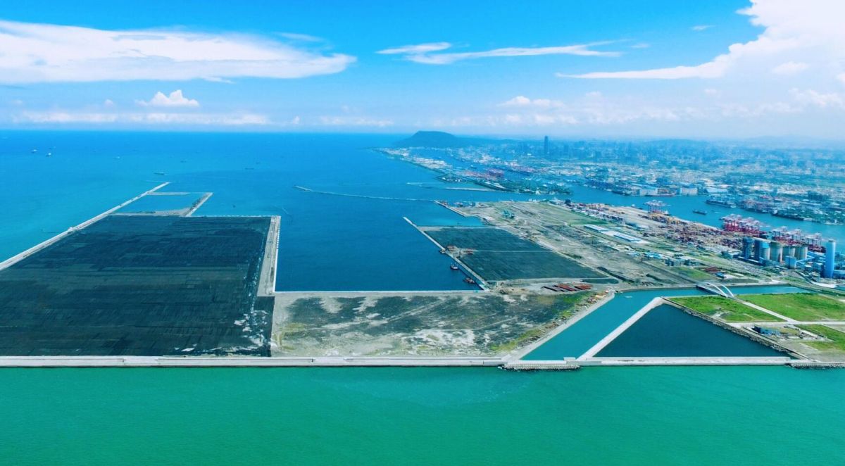 ▲臺灣港務公司將積極加強服務及提供各項稅賦減免及補助優惠，並配合未來國道7號高速公路之興建，以創造友善投資環境與經營利基，吸引航商進駐。（圖／主辦單位提供, 2017.09.27）