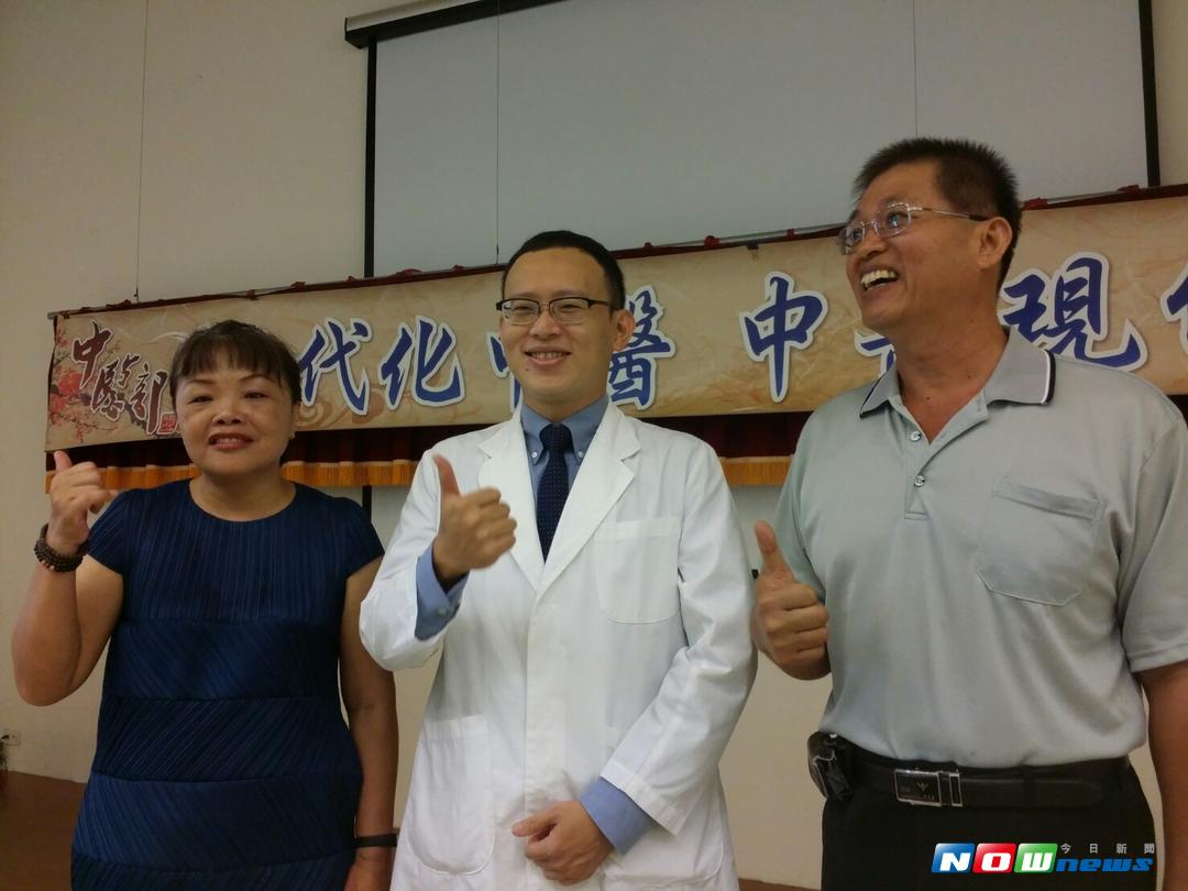 ▲中國附醫中醫部葛正航醫師以中醫輔助治療，患者化療不適症狀獲得緩解，現身致謝。（圖／金武鳳攝 , 2017.9.27）