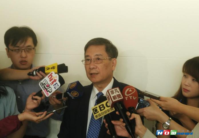 ▲元大寶華綜經院雖然上修全年經濟成長率預測，不過院長梁國源形容，國內經濟屬於「虛力擴張」，短多長空。（圖／記者陳家蕙攝,2017.9.27）