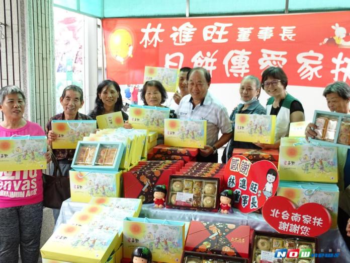 ▲70歲林進旺今年買月餅鼓勵北台南家扶的弱勢家庭。（圖／記者黃文博攝，2017.09.26）