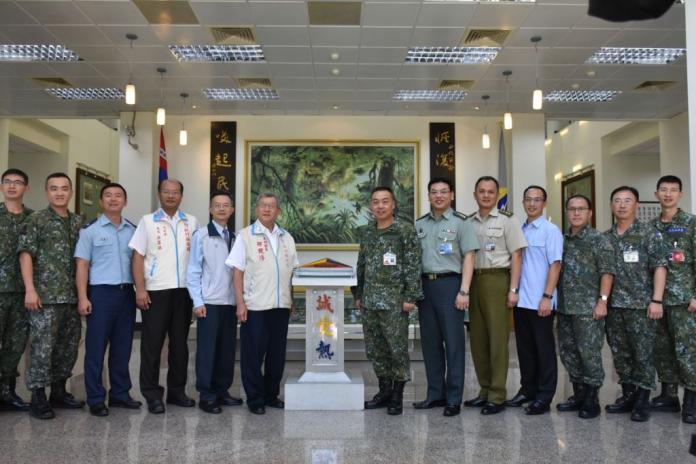 中秋佳節慰勉獻敬意　邱鏡淳致贈國軍加菜金
