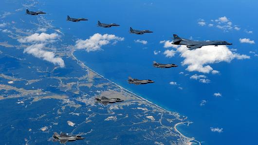 ▲美國B-1B轟炸機今天飛到北韓東岸外海的國際空域。（圖／翻攝自CNBC）