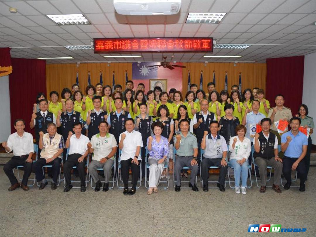 ▲蕭淑麗議長帶領議會團隊及嘉義市婦聯會姊妹，前往嘉義後備指揮部敬軍。（圖／記者郭政隆攝影2017.9.21）