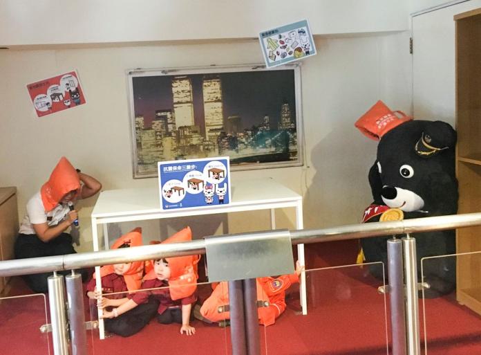 ▲剛升格為台北市吉祥物熊讚21日上班第一天，適逢921國家防災日，他也相當稱職的，參加消防局的地震演練與宣導。（圖／翻攝自熊讚臉書）