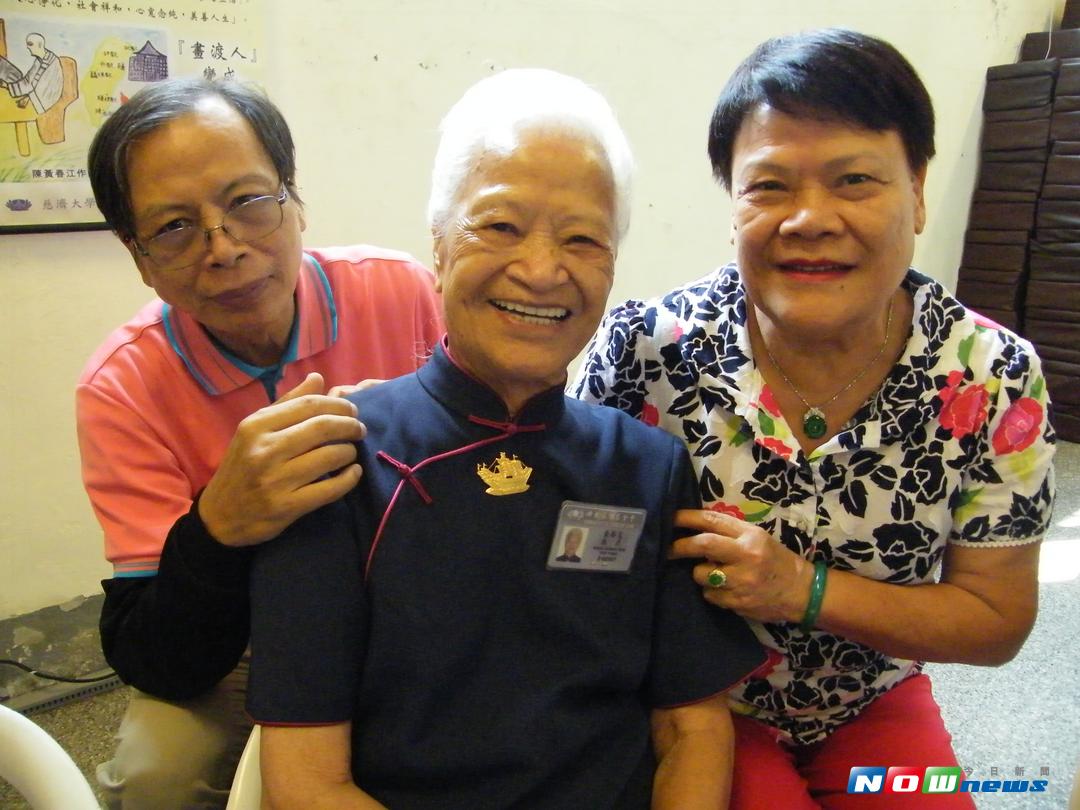 ▲年屆百歲黃蔡寬年輕時曾是一名助產士，為人古道熱腸深受地方尊崇，退休後她轉往投慈濟志工，繼續奉獻有需要的人群。（圖／記者陳雅芳攝，2017.9.20）