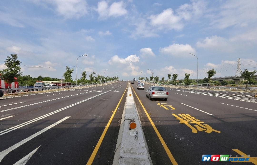 ▲台灣大道優化公車專用道展開專用道路平專案，採國道等級鋪面材料。（圖／資料照片 , 2017.9.19）