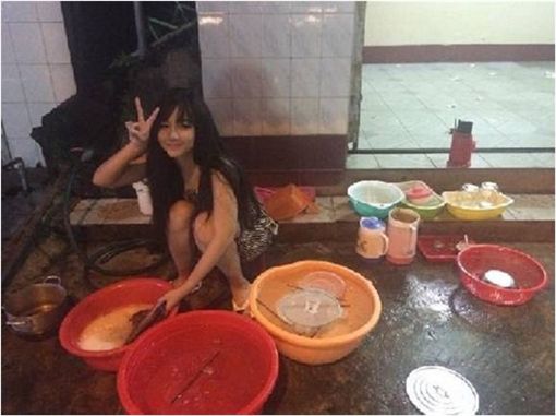 ▲小吃店長髮「洗碗妹」在網路上掀起一陣熱議。（圖／翻攝自搜狐新聞）