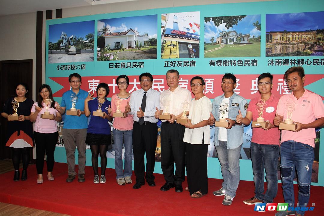 ▲屏東縣首次舉辦十大民宿徵選活動，潘孟安縣長18日頒發入選民宿獎牌。（圖／記者陳宗傑攝,2017.09.18）