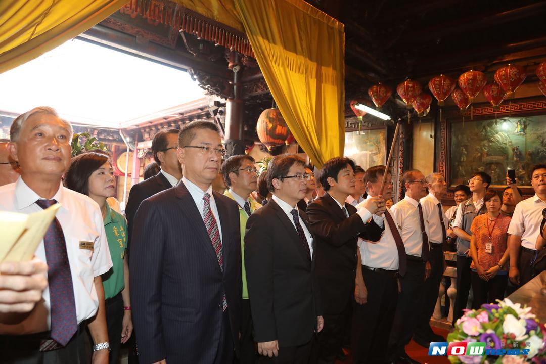 ▲行政院長賴清德回天壇祭拜，台南市長代理李孟諺和立委陪同。（圖／記者黃文博攝，2017.09.16）