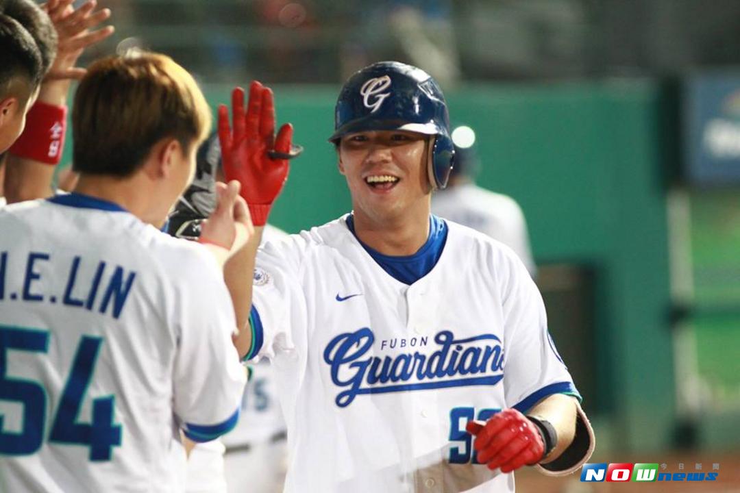 高國麟敲出逆轉比數的3分砲。▲（圖／記者葉政勳攝 , 2017.09.15）