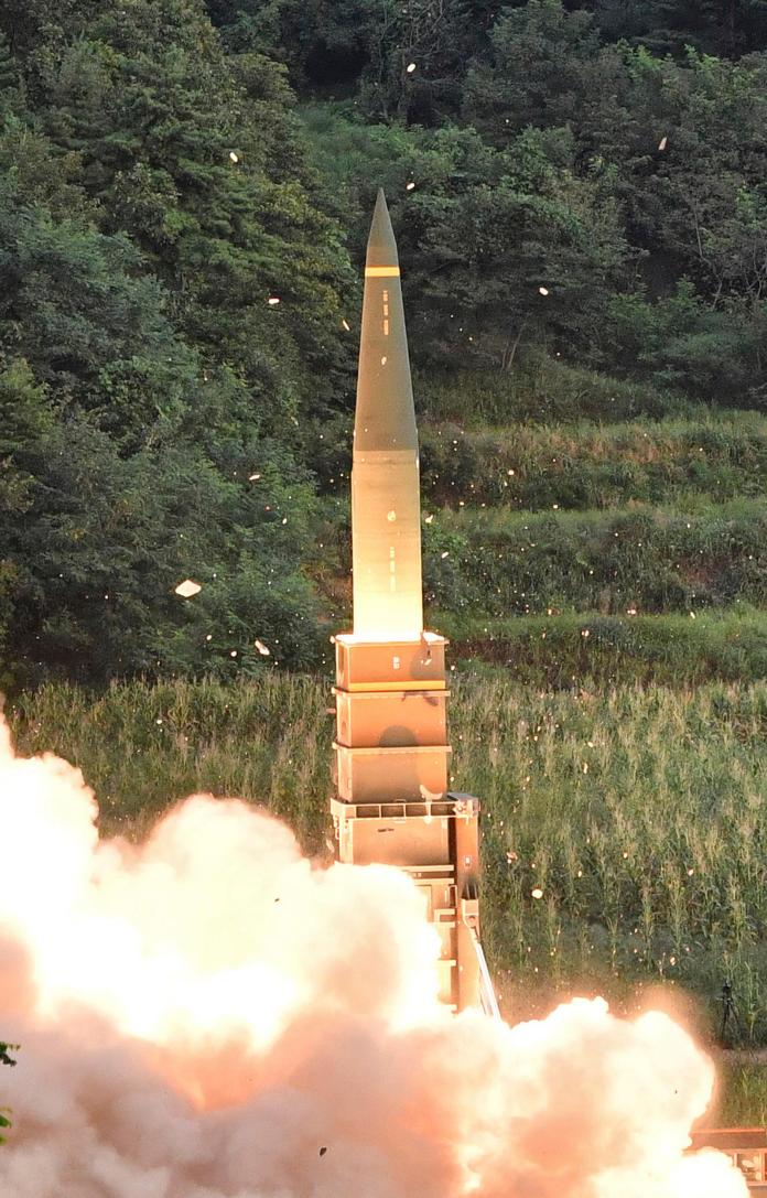 ▲為了打擊北韓核設施，南韓發展玄武系列飛彈。圖為玄武二型飛彈試射。（圖／達志影像 ／美聯社）
