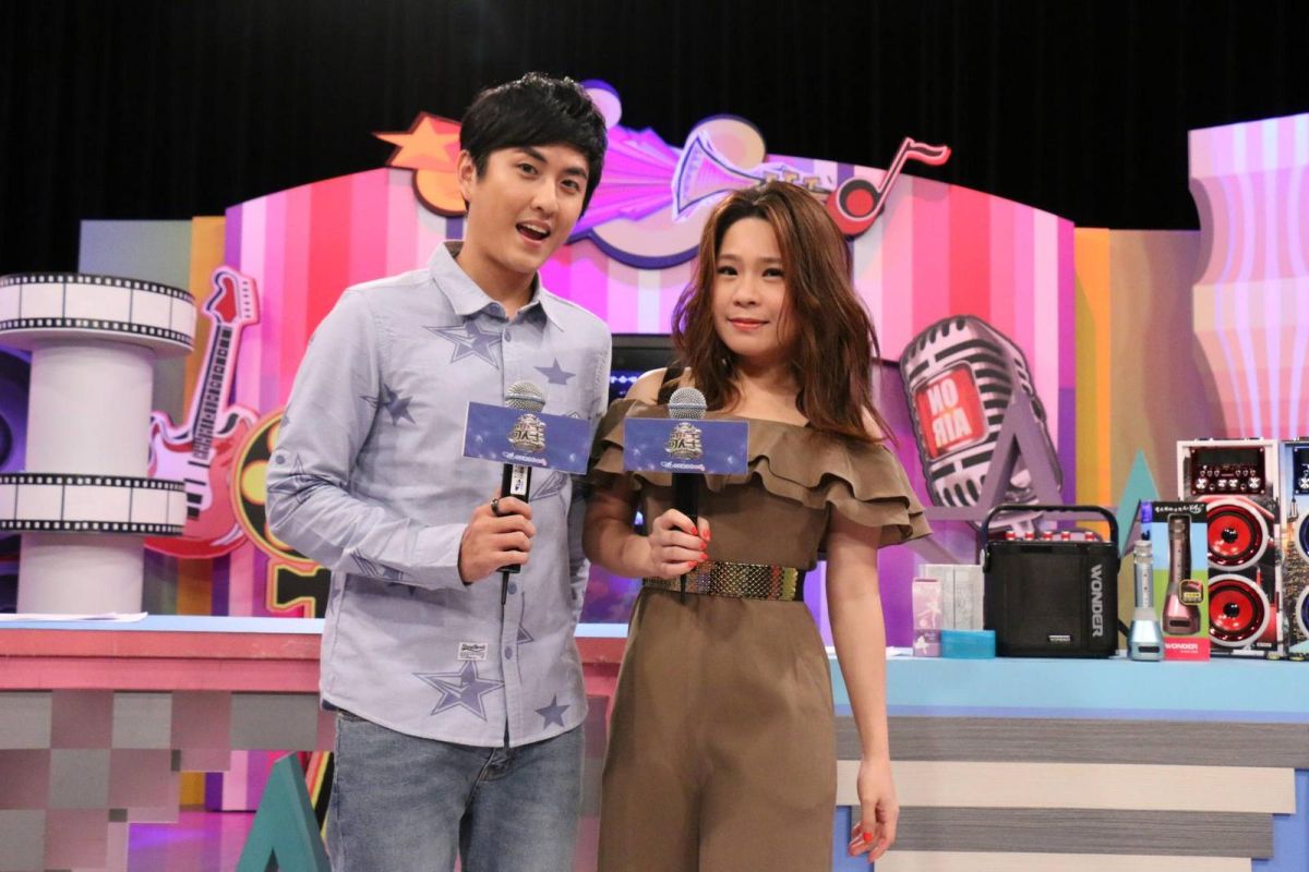 ▲符瓊音（右）與黃靖倫號稱「最新螢幕情侶」。（圖／中天提供 , 2017.09.14）