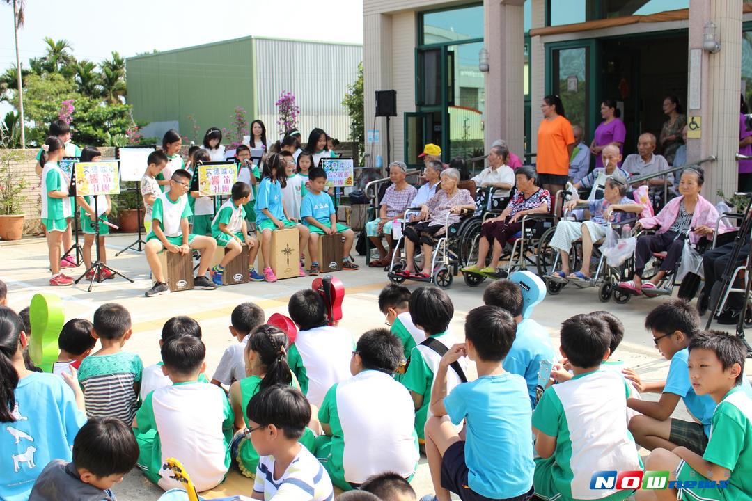 ▲彰化縣八卦山上的文德國小小朋友以小提琴才藝、歌唱等才藝走訪社區老人養護中心進行公益演出。（圖／記者陳雅芳攝，2017.9.14）