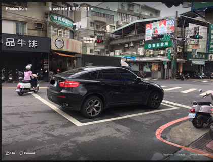 狂！大媽開BMW停「大白框」　下車喝豆漿被罵翻
