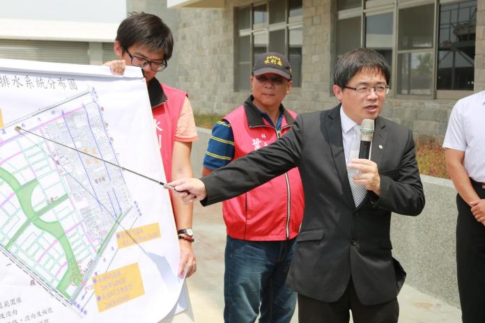 ▲台南市代理市長李孟諺今天視察大排抽水站，指示全力做好防颱準備。（圖／南市新聞處提供，2017.09.12）