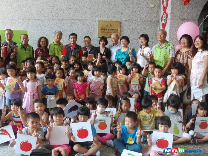 ▲台中市推行客語沉浸式教學，石岡區2所示範幼兒園揭牌。（記者黃玿琮攝2017.9.12）