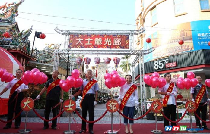 ▲大士爺廟方為了配合2018年台灣燈會又在嘉義舉辦，特別設計繽紛光廊。（圖／記者陳鐘聲翻攝 , 2017.09.11）