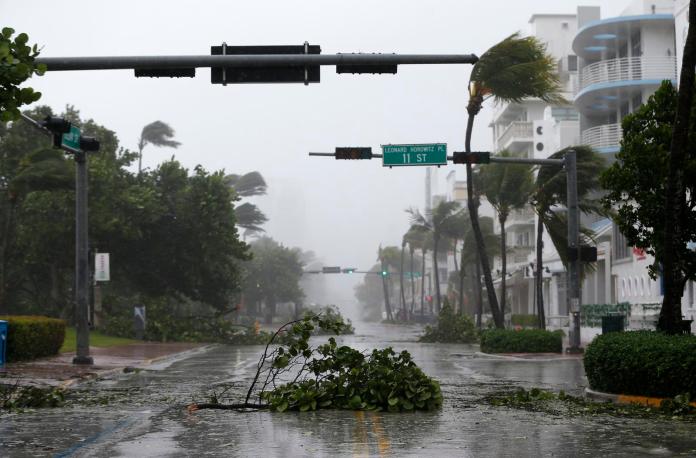 ▲颶風艾瑪（Irma\\)10日第2度登陸佛羅里達州，已知至少造成4人死亡、250萬戶停電。（圖／達志影像／美聯社）