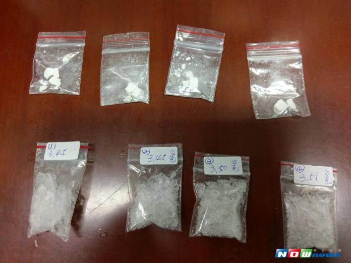 ▲查獲八小包海洛因與安非他命毒品。（圖／記者鄧力軍攝）