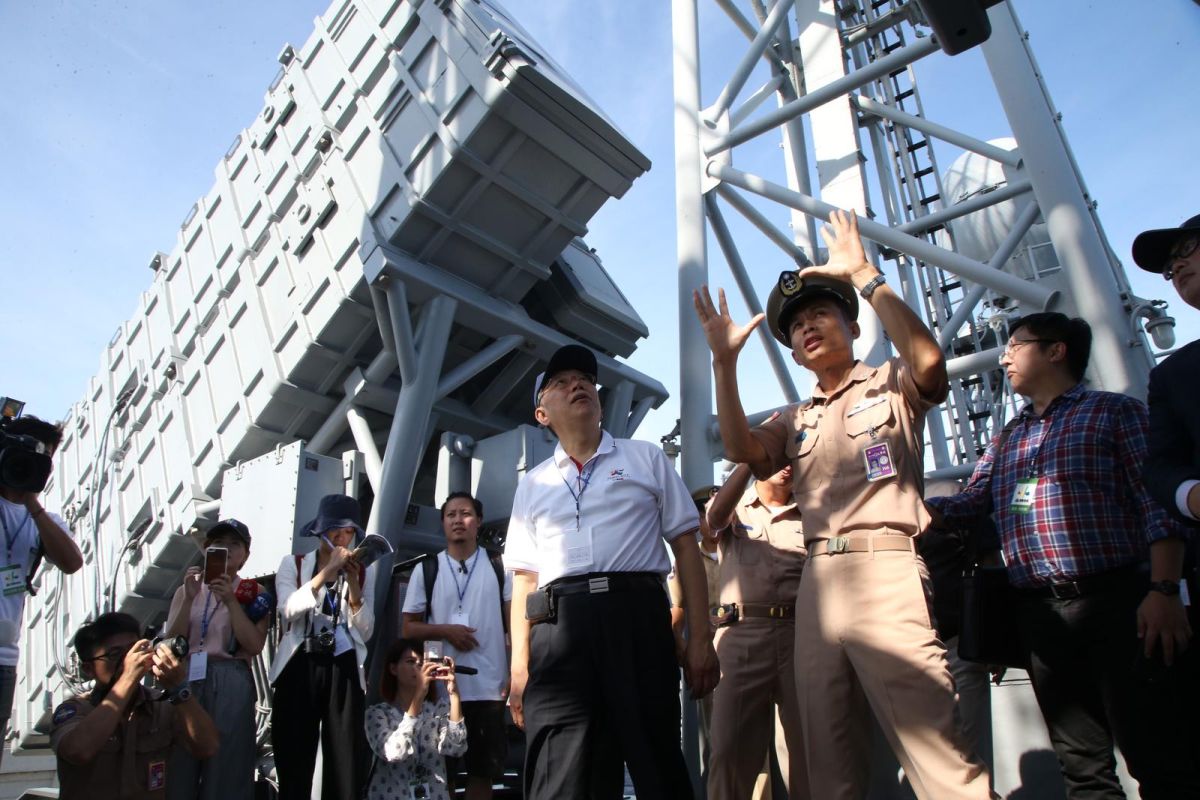 ▲台北市長柯文哲8日前往澎湖勞軍，參觀海軍鄭和軍艦艦上武器設施。（圖／軍聞社提供 ）