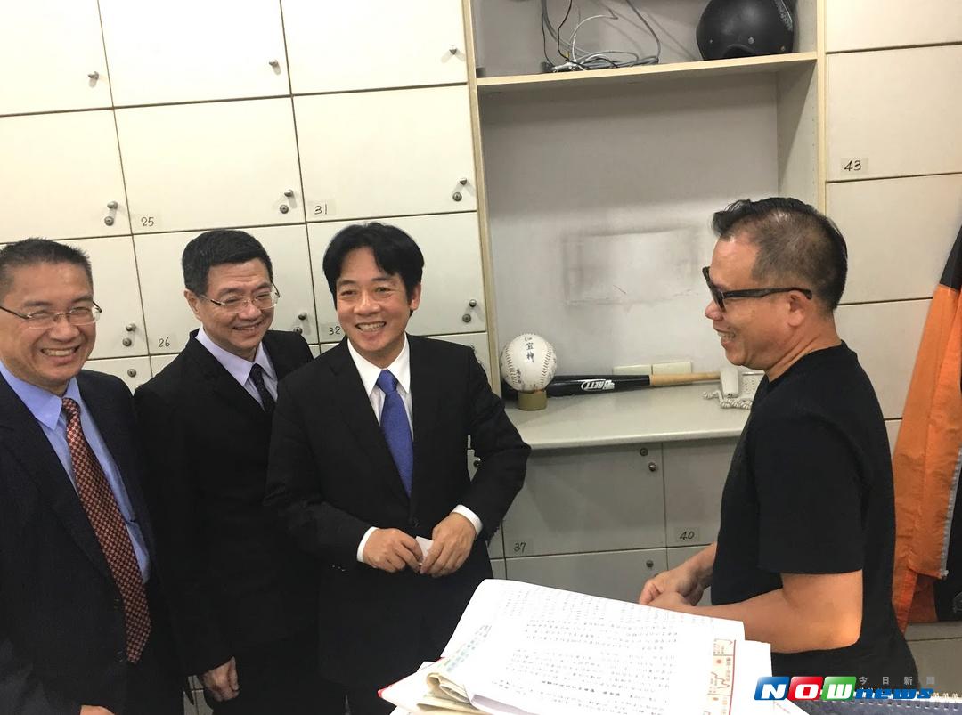 ▲行政院長賴清德上任第一天，就到記者室和媒體打招呼。（圖／彭媁琳攝 , 2017.09.08）