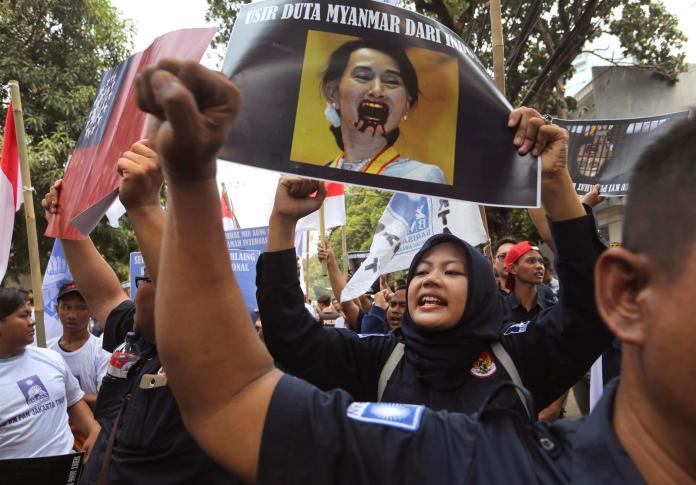 ▲緬甸領導人翁山蘇姬對洛興亞危機坐視不管，印尼穆斯林4日上街抗議。（圖／達志影像／美聯社 ）