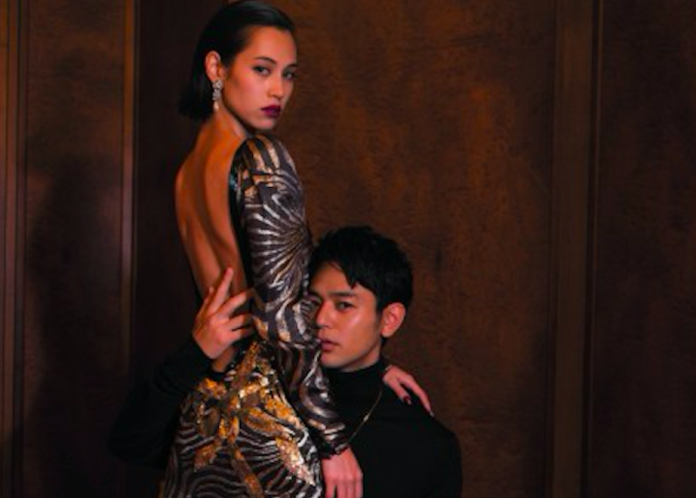 水原希子大露翹臀、美背　穿黑絲襪勾引妻夫木聰
