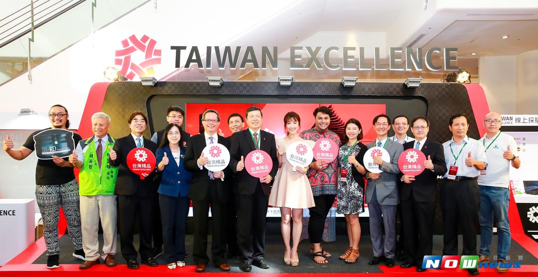 ▲「台灣精品」代表台灣高品質產品的殿堂，得獎廠商代表一起合照。（圖／攝記者黃玉婷 , 2017.09.06）